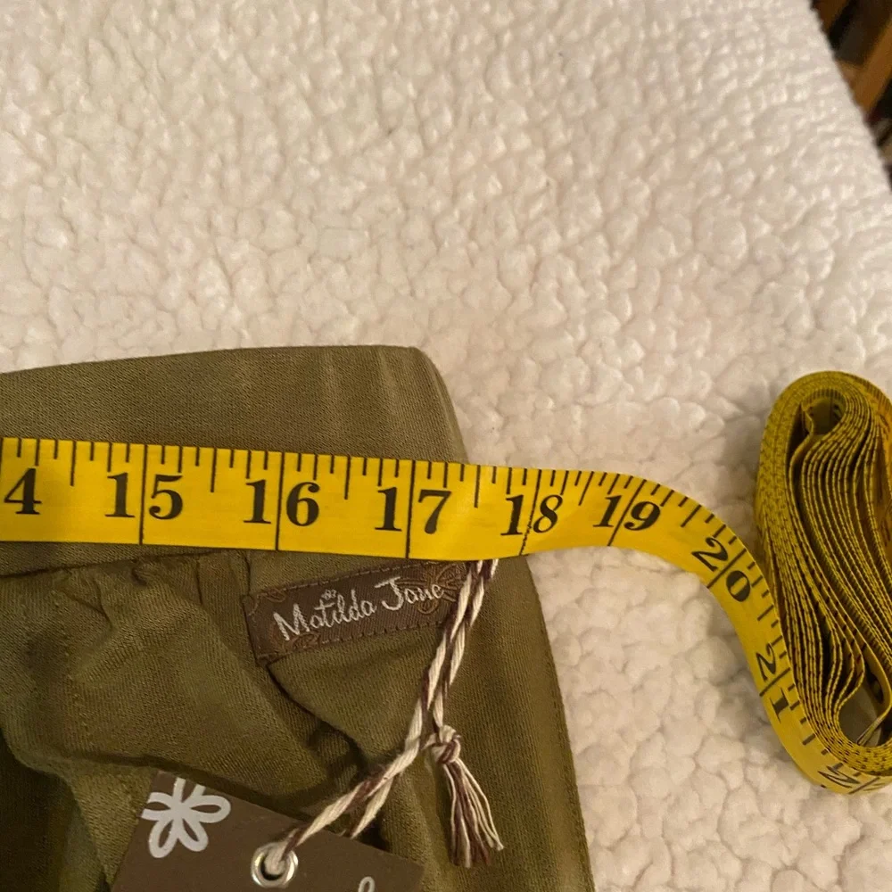 Matilda Jane olive colored size large capris.   NWT - Picture 7 of 10